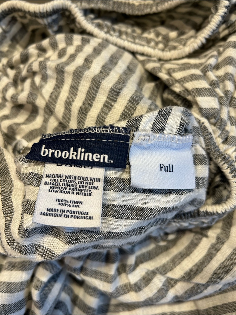 Brooklinen Washed Linen full sheet set, oxford stripe in charcoal and white - Picture 3 of 3
